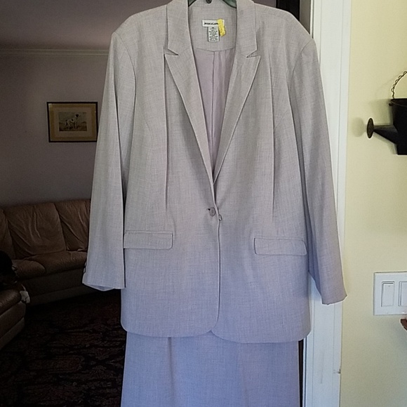 Size 24 gray skirt suit with Pockets - Picture 1 of 3
